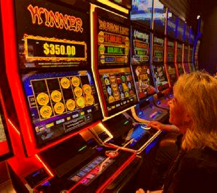 Club 2000 Casino online slot