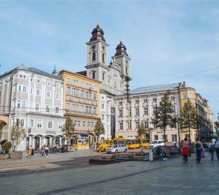 Regal Spins 5 Pate Link slot game