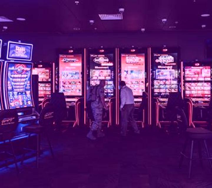 She/He Club slot
