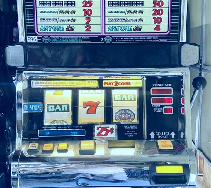 x777 Roulette slot game